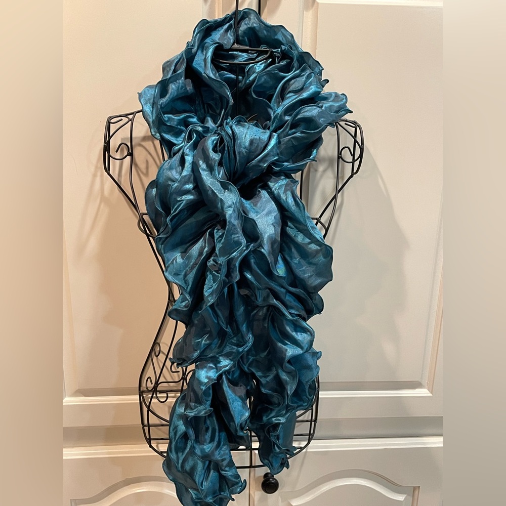 VT LUXE DRESSY SCARF ,Sea Blue,Turquoise. New With Tags. Shiny Beautiful. Formal